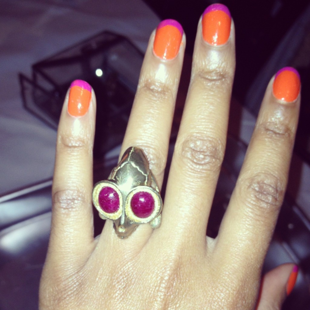 Heidi Gardner-skull red eyes