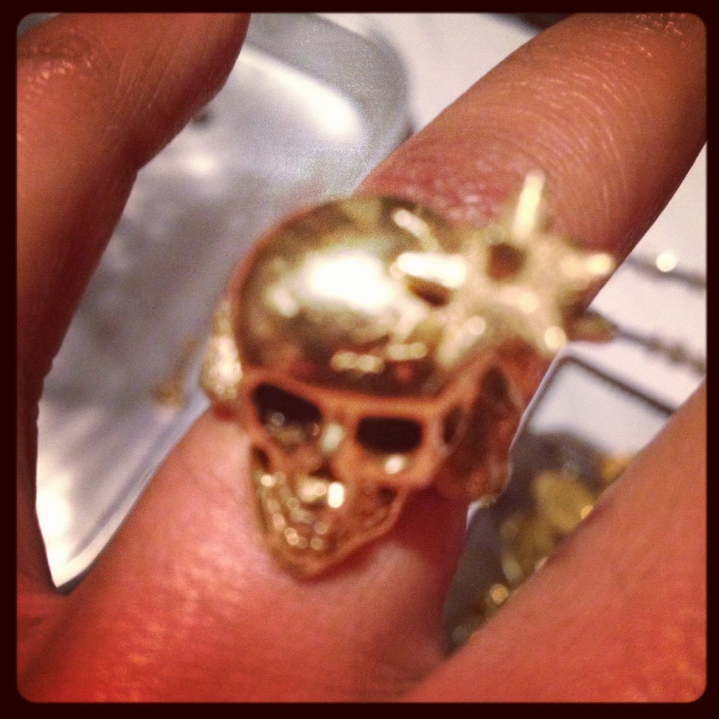 Heidi Gardner-skull with flower