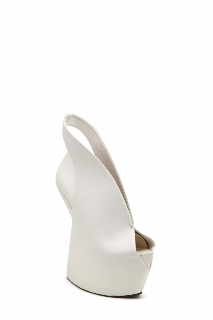 14aw-iris-biopiracy-bootie-off-white-angle-out